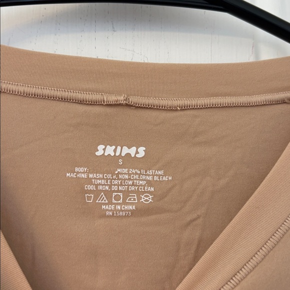 SKIMS Nude cropped Long Sleeve sz S - Picture 3 of 6